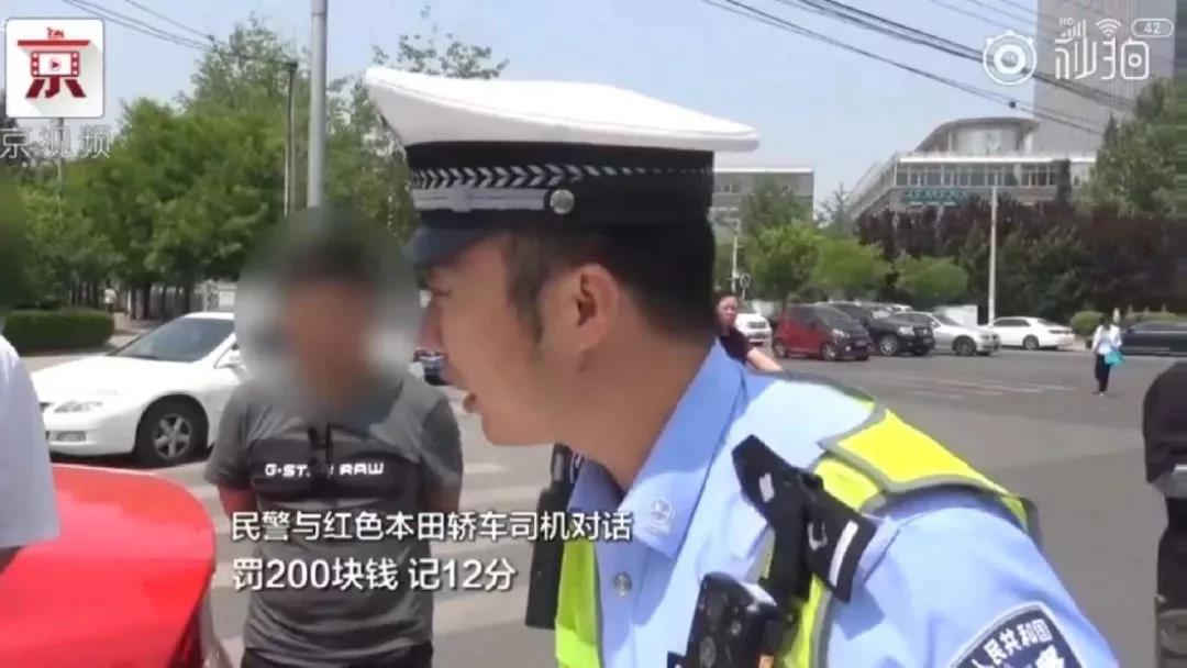 河南交通事故律师事务所：离奇! 两车剐蹭, 无责车却被扣了12分! 到底发生了什么?